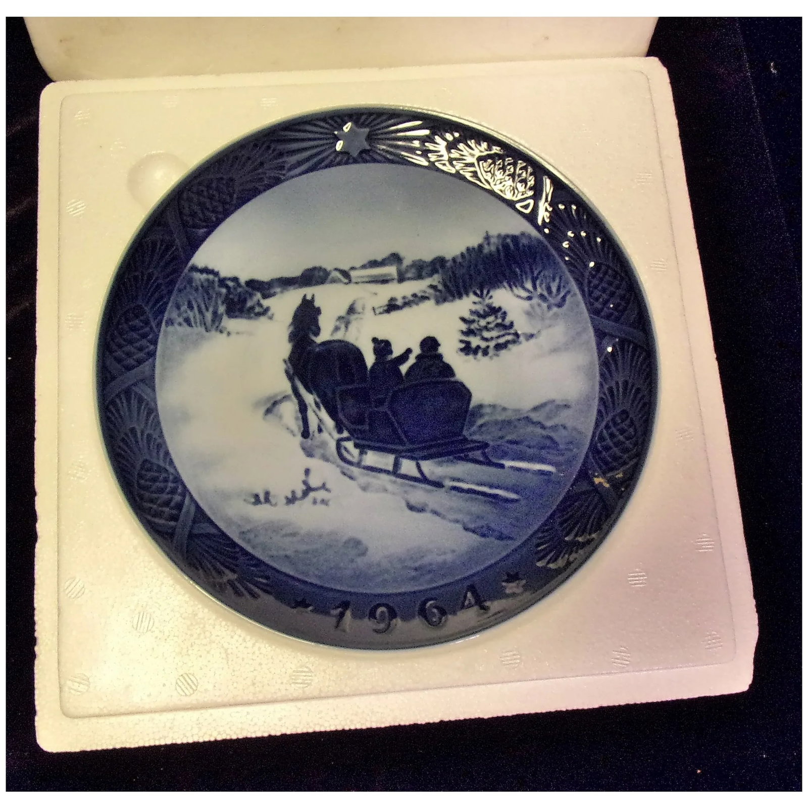 Vintage Royal Copenhagen 1964 the Christmas Tree Plate - 3