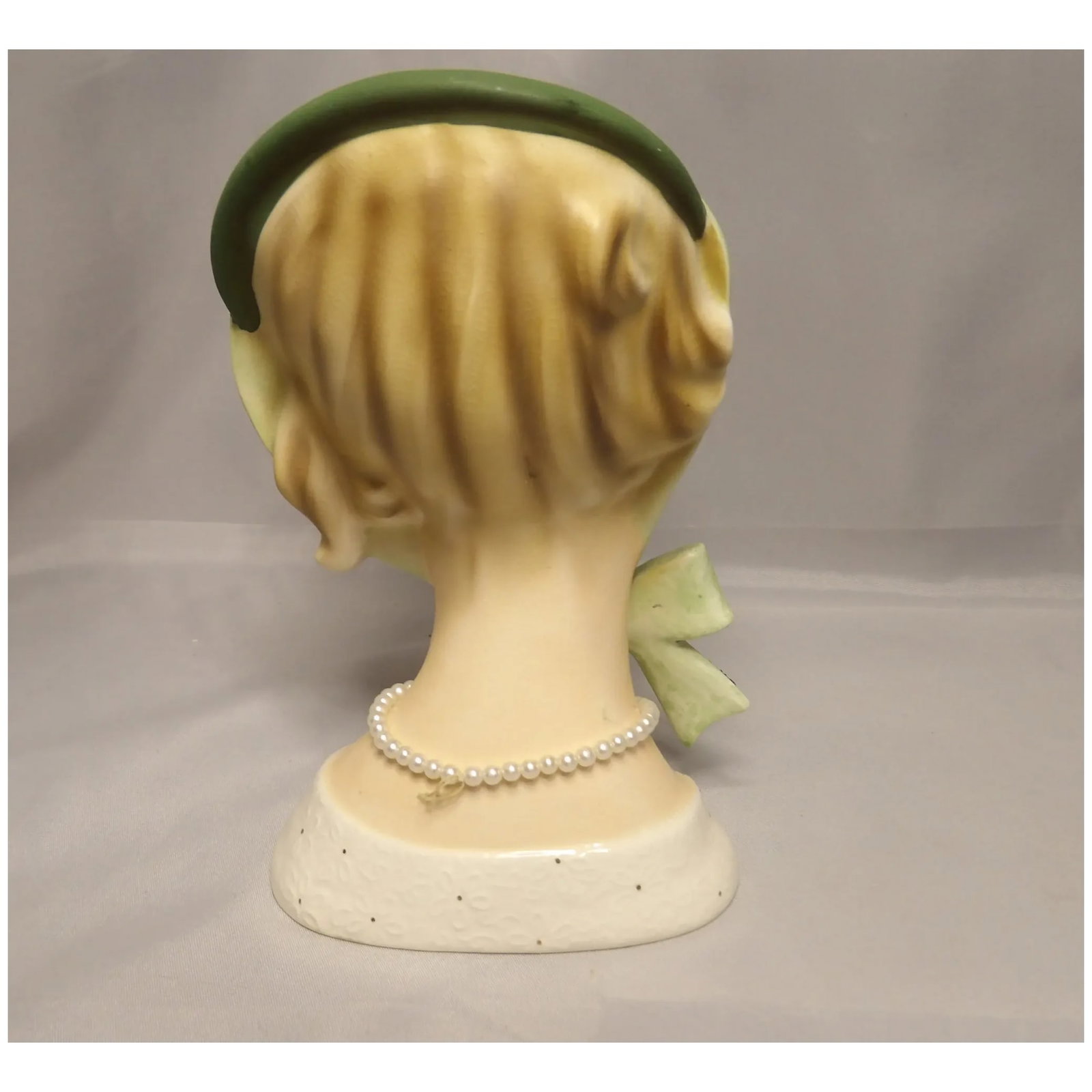 Brinns TV 726 7 1/4" Lady Head Vase Green Hat and Bow- "Pearl Necklace" - 4