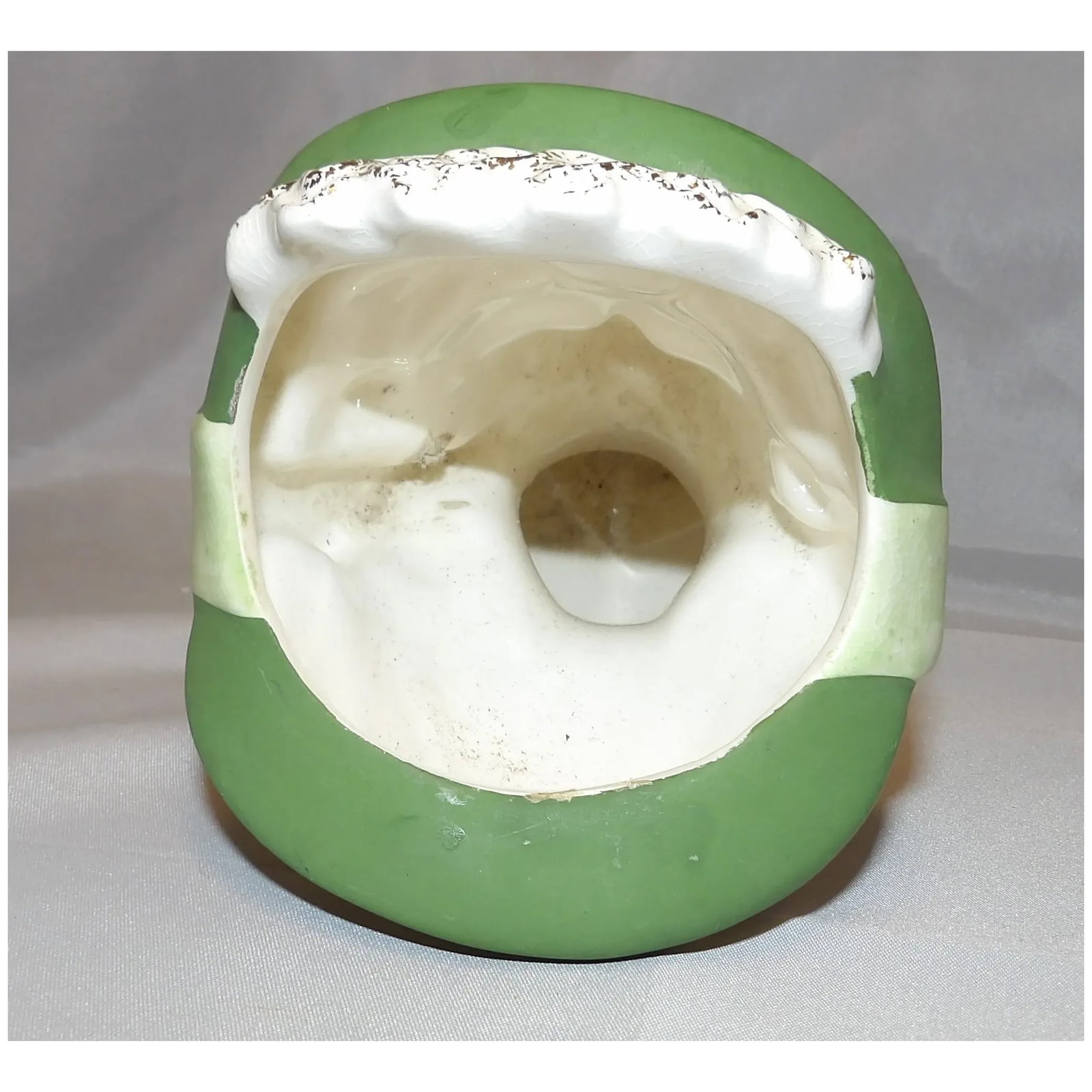 Brinns TV 726 7 1/4" Lady Head Vase Green Hat and Bow- "Pearl Necklace" - 6