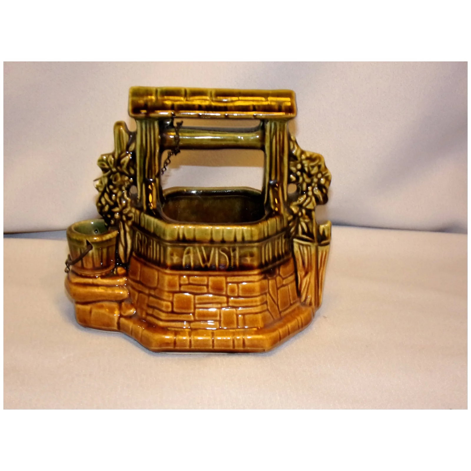 Mccoy Pottery Wishing Well Planter Chain Attached - 2