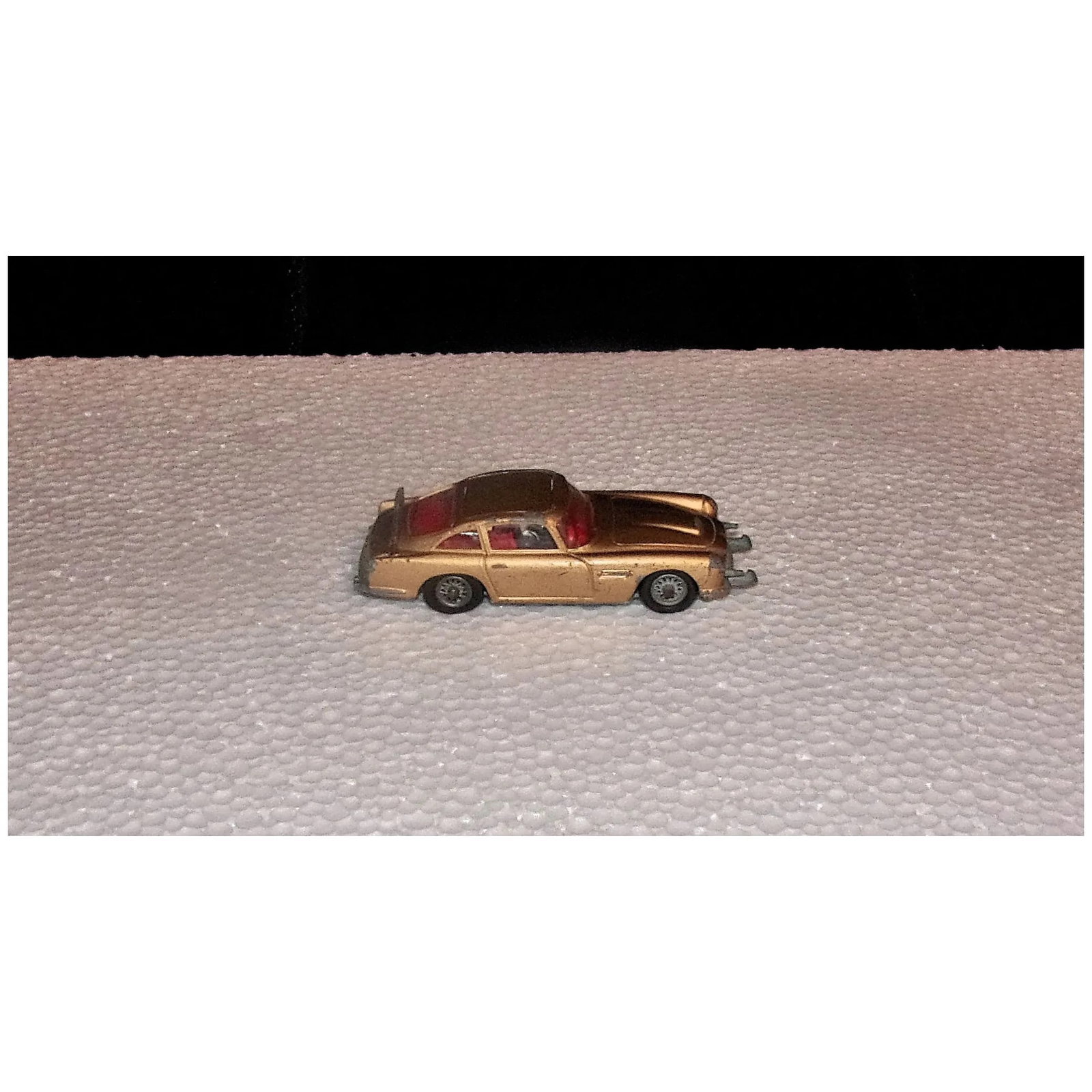 Vintage Corgi Toys James Bond Diecast Aston Martin D B 5 Made in Great Britain - 2
