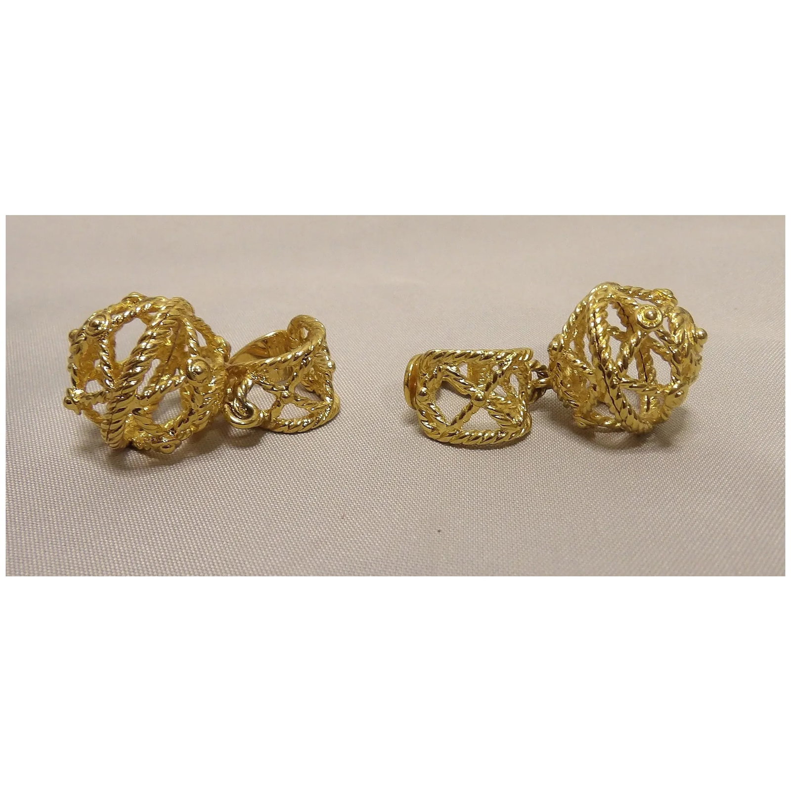 Rare Monet Gold Clip on Earrings - 7
