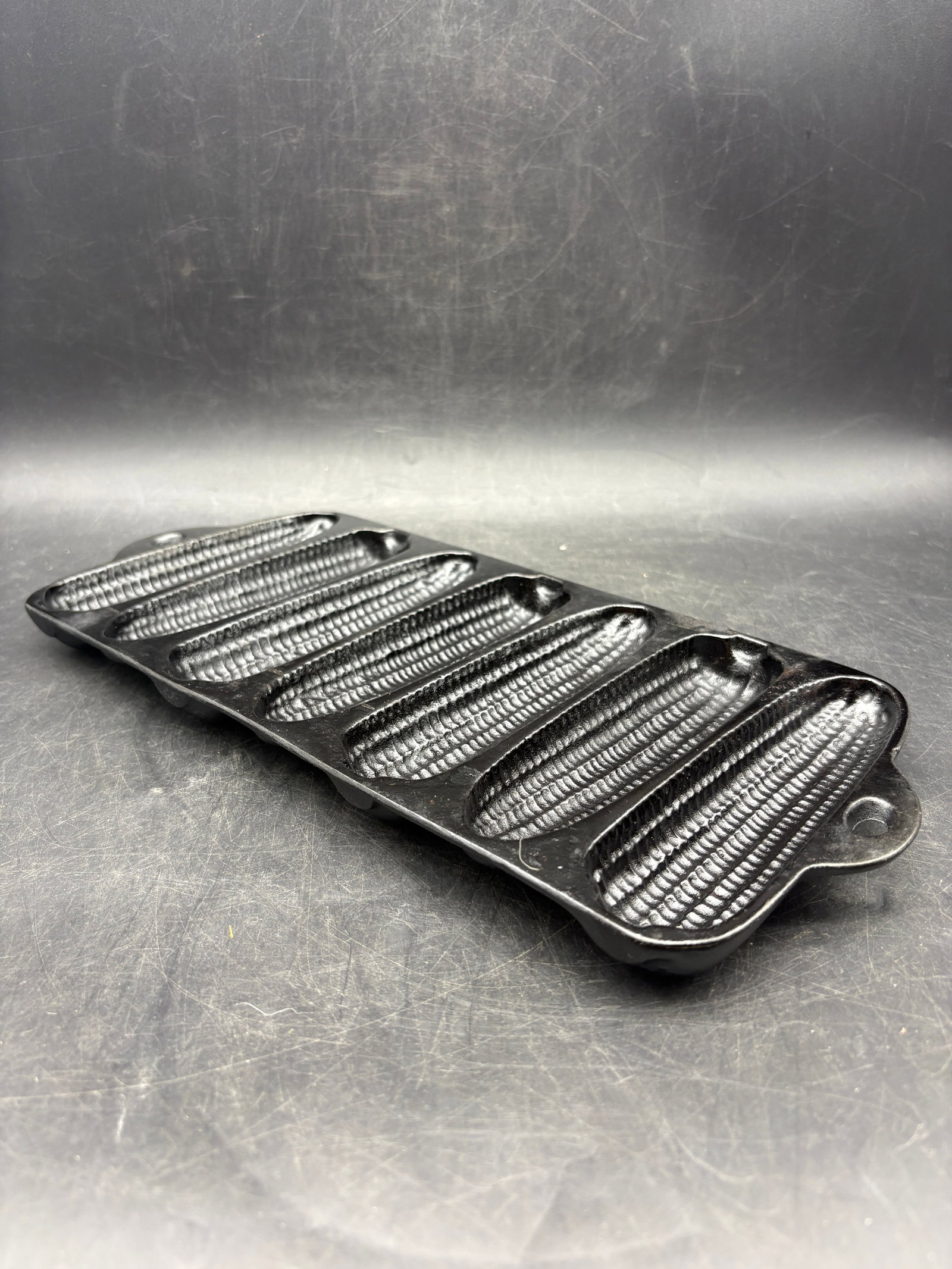 Vintage Wagner Ware Cast Iron Corn Stick Pan 7 Ear Cornbread Mold Made in USA Seasoned - 4