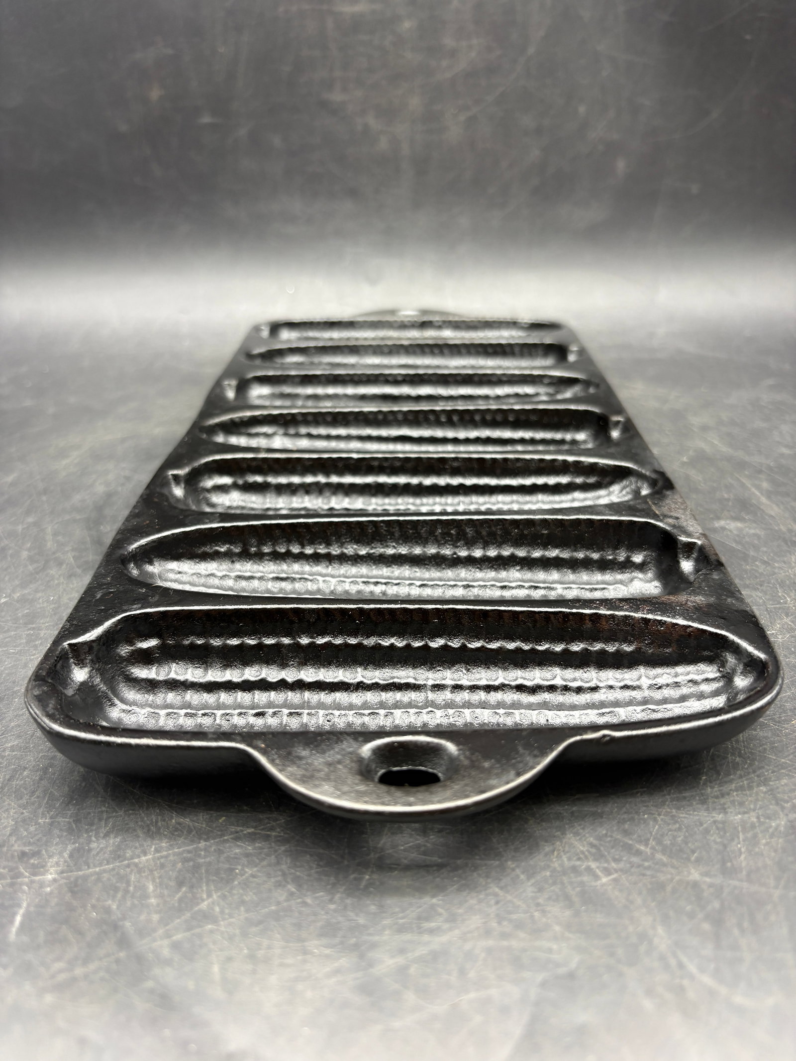 Vintage Wagner Ware Cast Iron Corn Stick Pan 7 Ear Cornbread Mold Made in USA Seasoned - 5