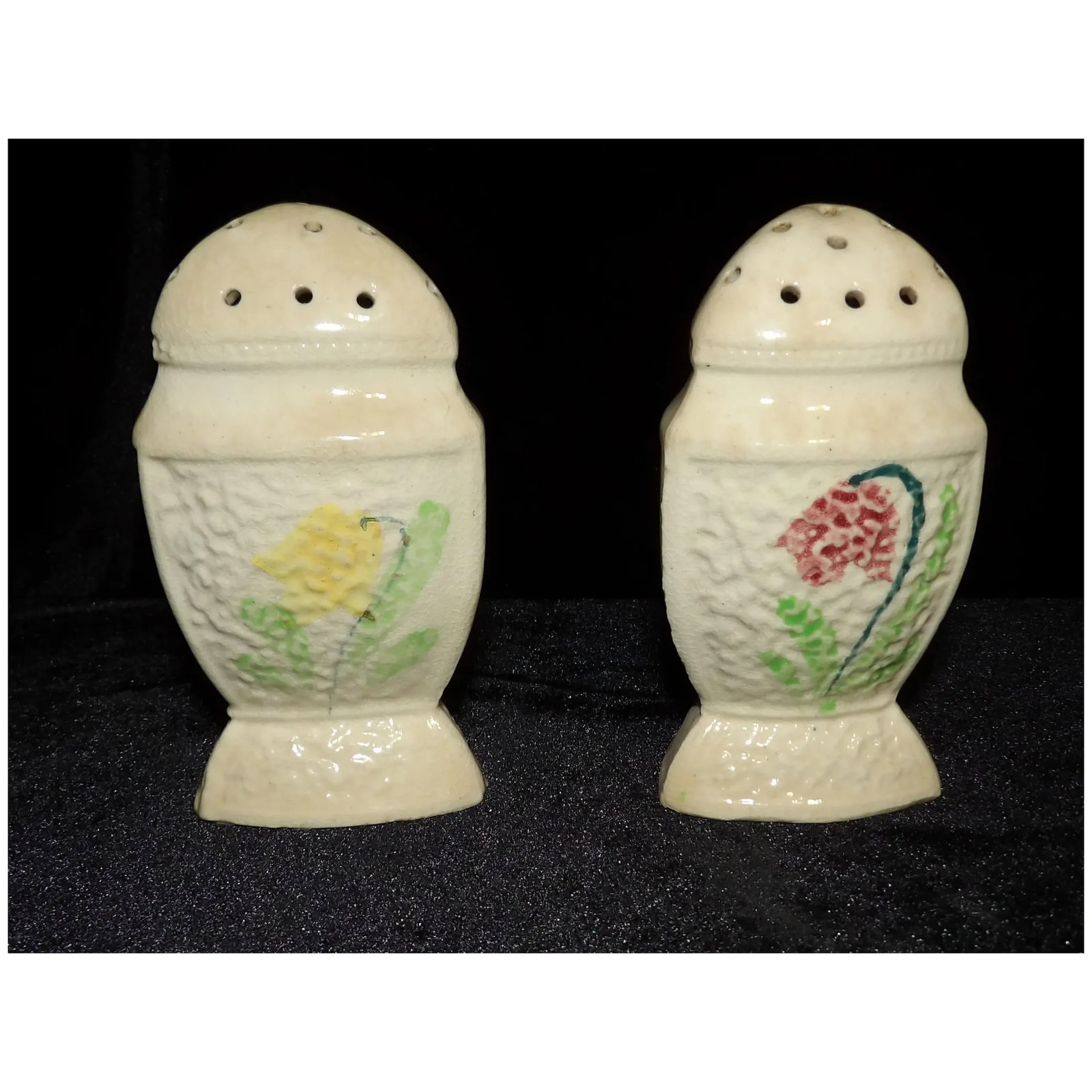 Vintage Made in Japan Triangular Shaped Range Top Salt and Pepper Shakers - 4