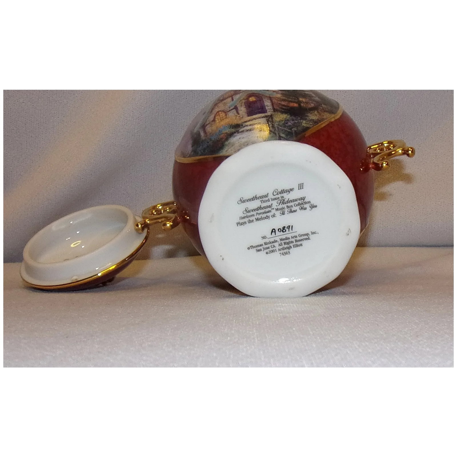 This Vintage Sweetheart Cottage III Thomas Kinkade Third Issue Music Box #A0891 - 8