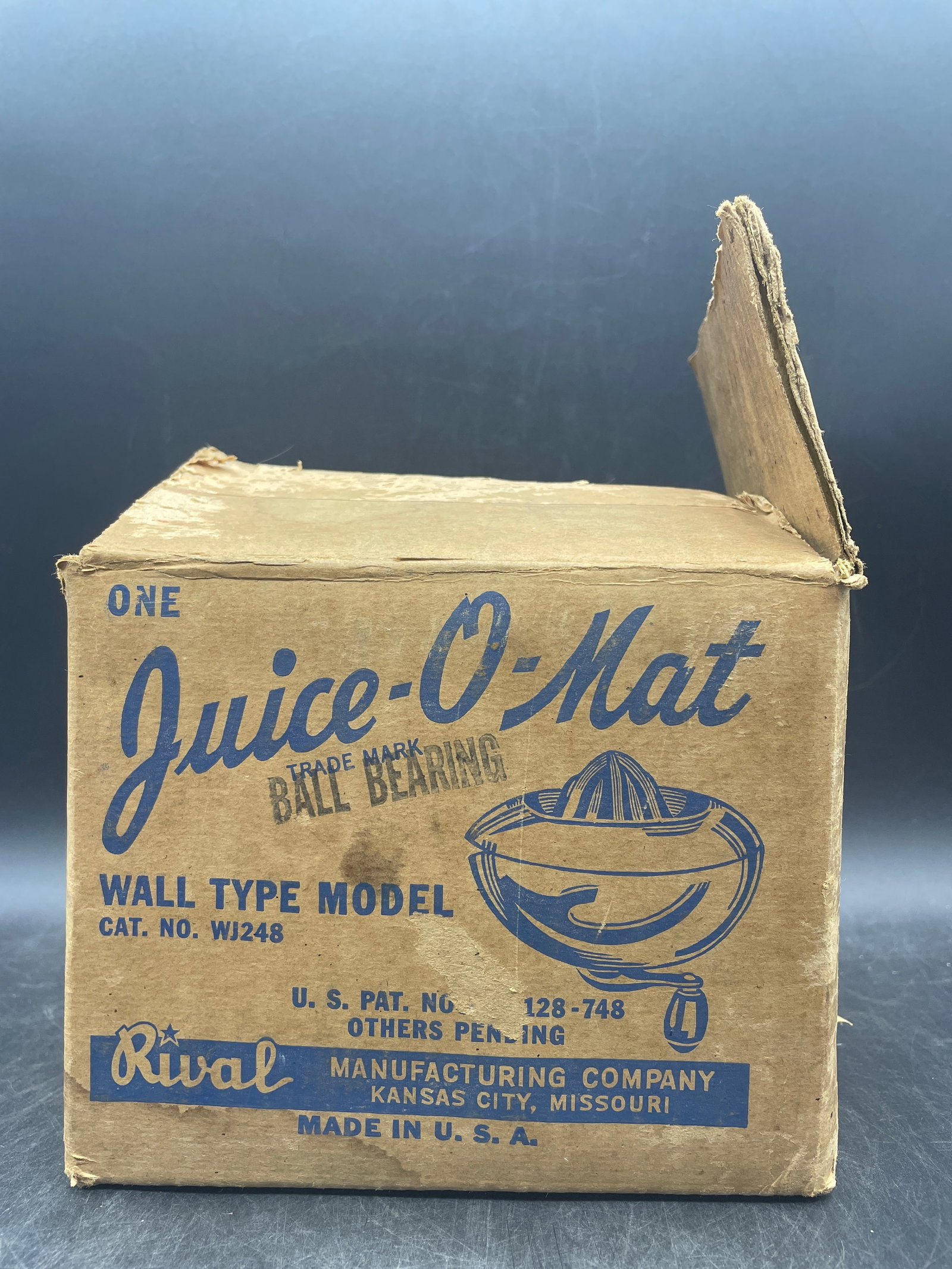 1941 RIVAL JUICE-O-MAT JUICER CAST IRON W/RED HANDLE RARE CATALOG #WJ248 - 2