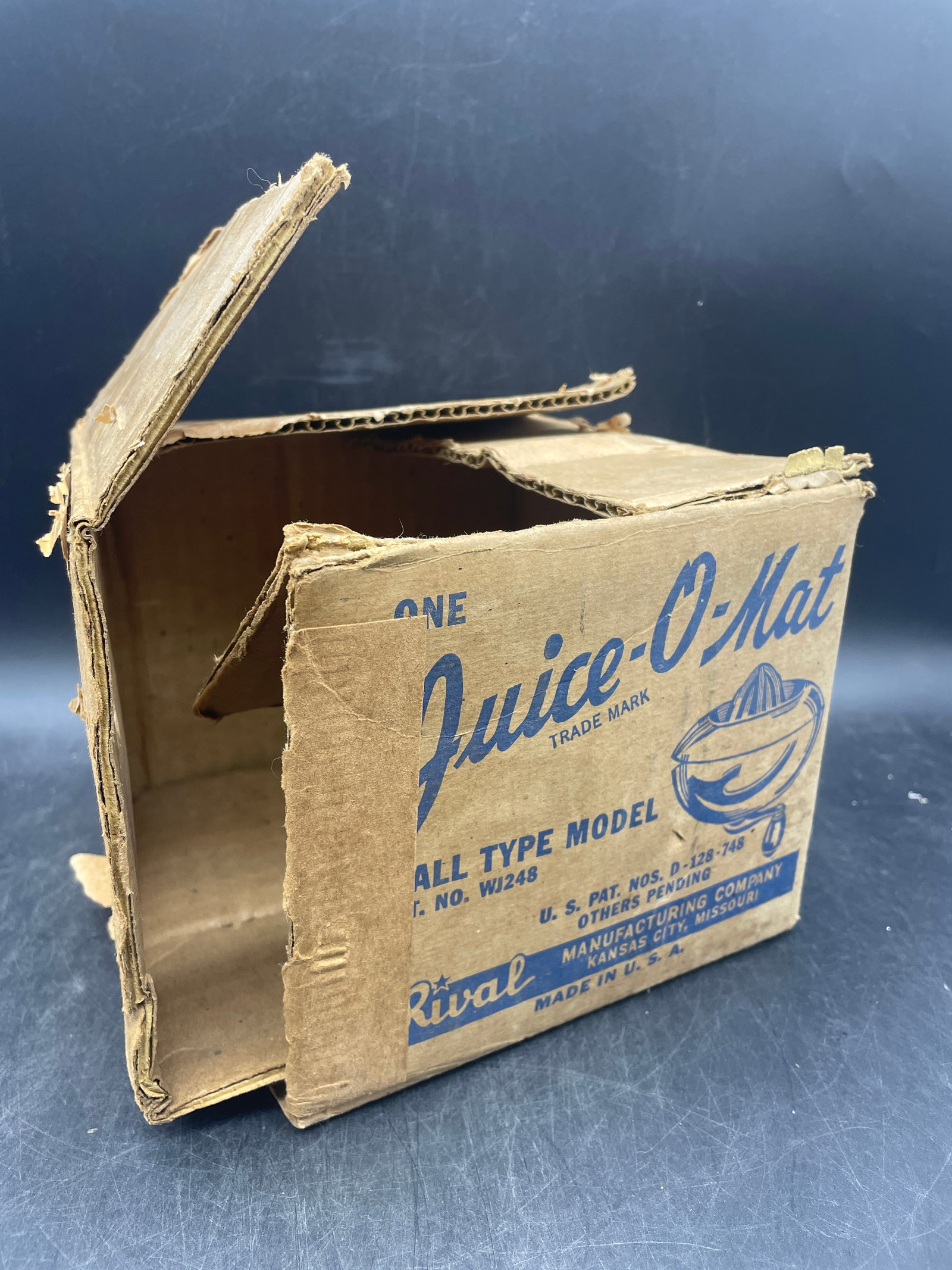 1941 RIVAL JUICE-O-MAT JUICER CAST IRON W/RED HANDLE RARE CATALOG #WJ248 - 3