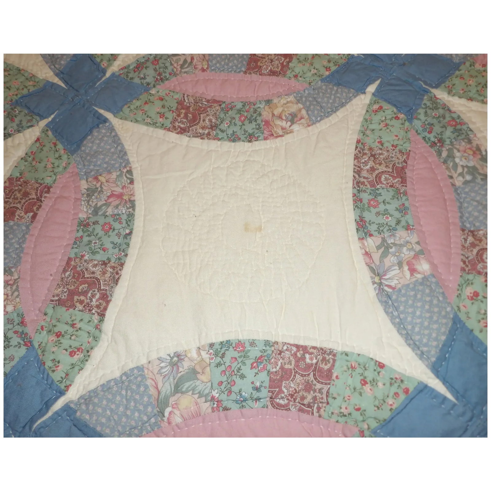 Vintage Hand Stitched Wedding Ring Quilt - 6