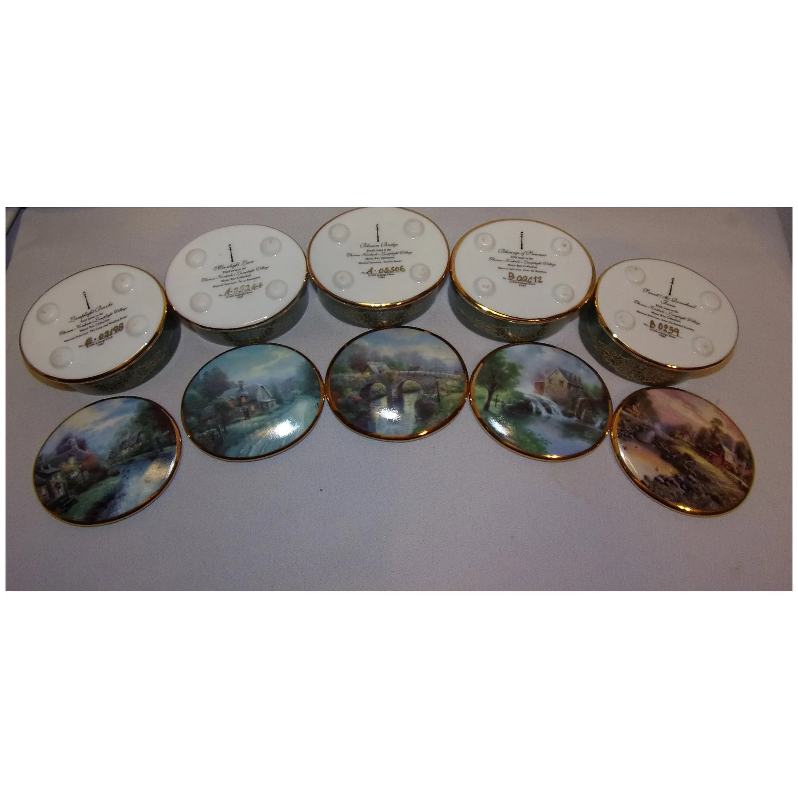 Vintage Thomas Kinkade Lamplight Village Music Box Collection - 8