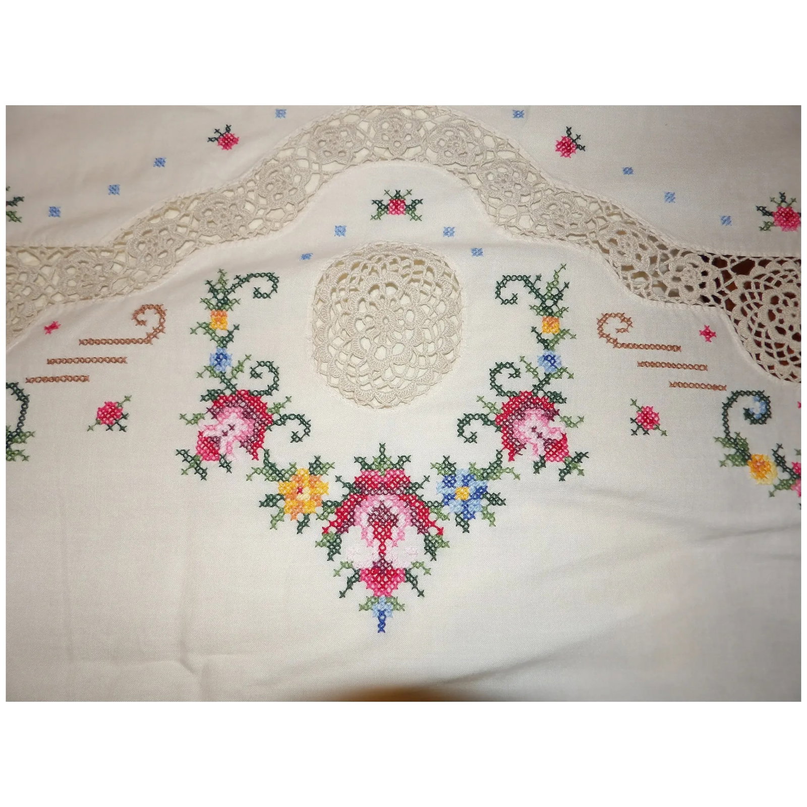Vintage Cream Crocheted, Embroidery, Cross Stitch, Handmade Linen Table Cloth - 3
