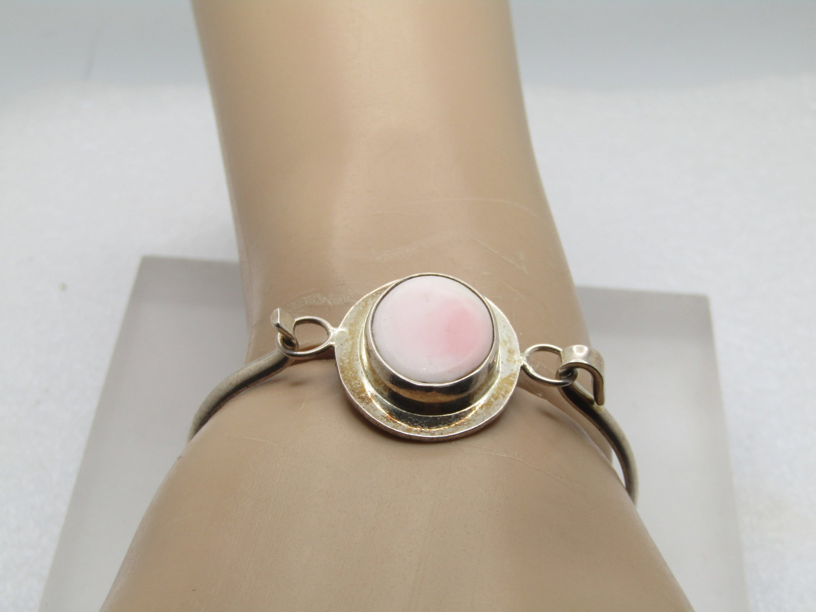 Sterling Pink Agate Bracelet, Top Lock, 6.5", 1970's-1980's, Southwestern Vibe. - 3