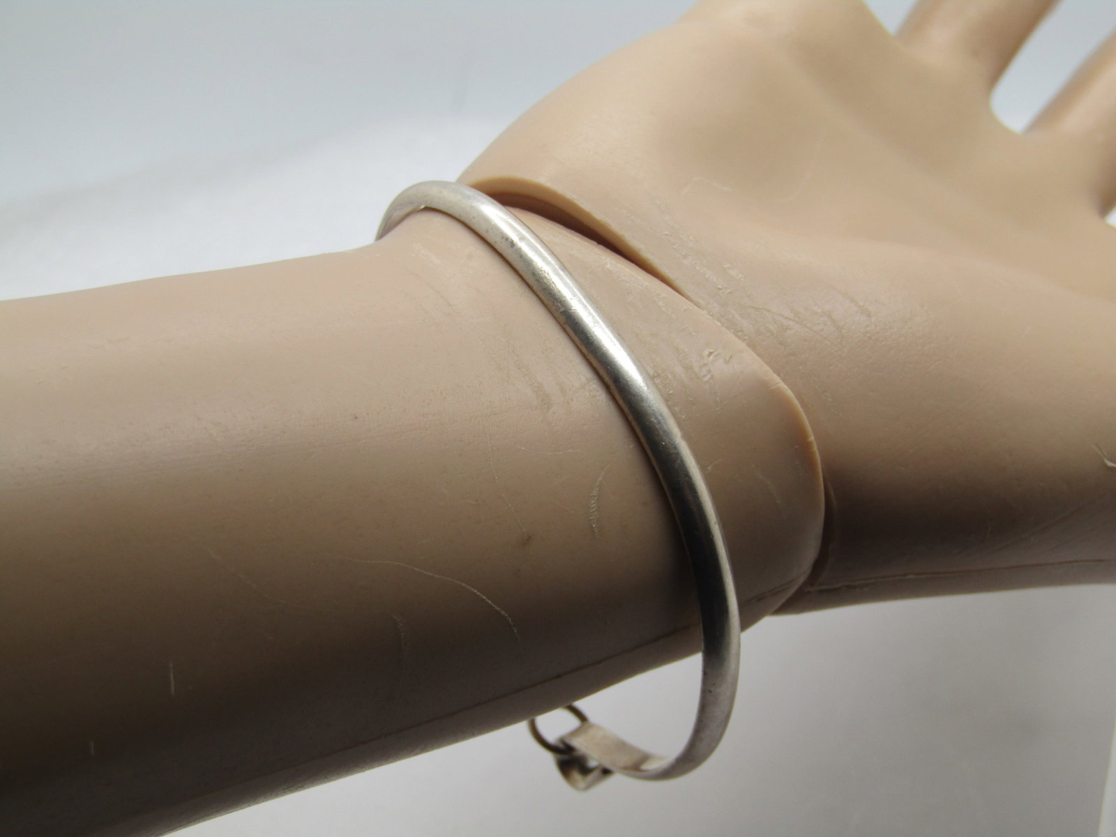 Sterling Pink Agate Bracelet, Top Lock, 6.5", 1970's-1980's, Southwestern Vibe. - 4