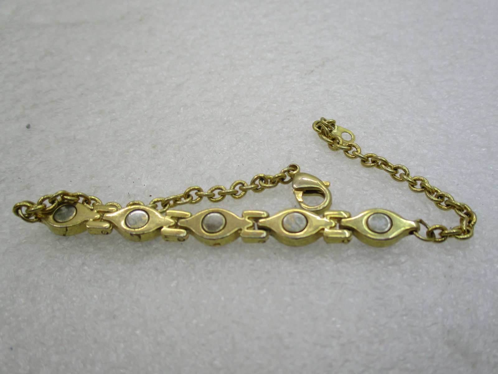 Vintage Black Stone Bracelet, 7.5, Gold Tone, 6mm wide. - 5