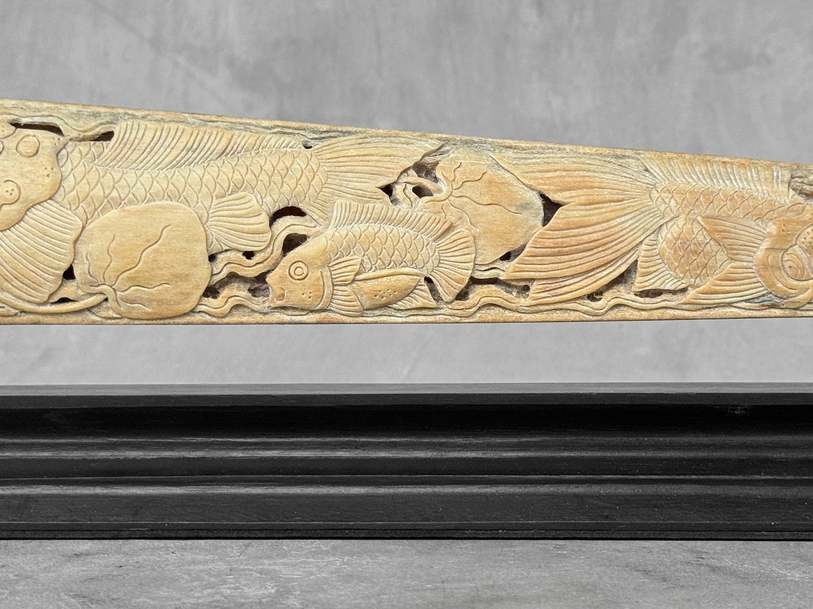 Wonderful large carved swordfish tusk - Japanese koi motif - 7