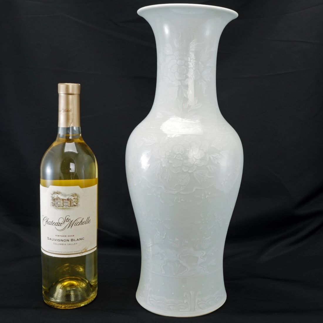 Japanese Bianco Sopra Bianco White Porcelain Vase Circa 1920 - 2