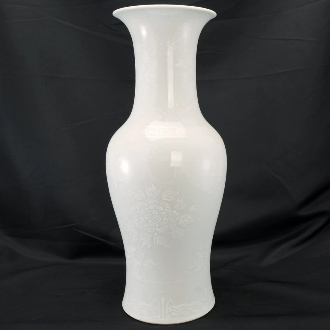 Japanese Bianco Sopra Bianco White Porcelain Vase Circa 1920 - 5