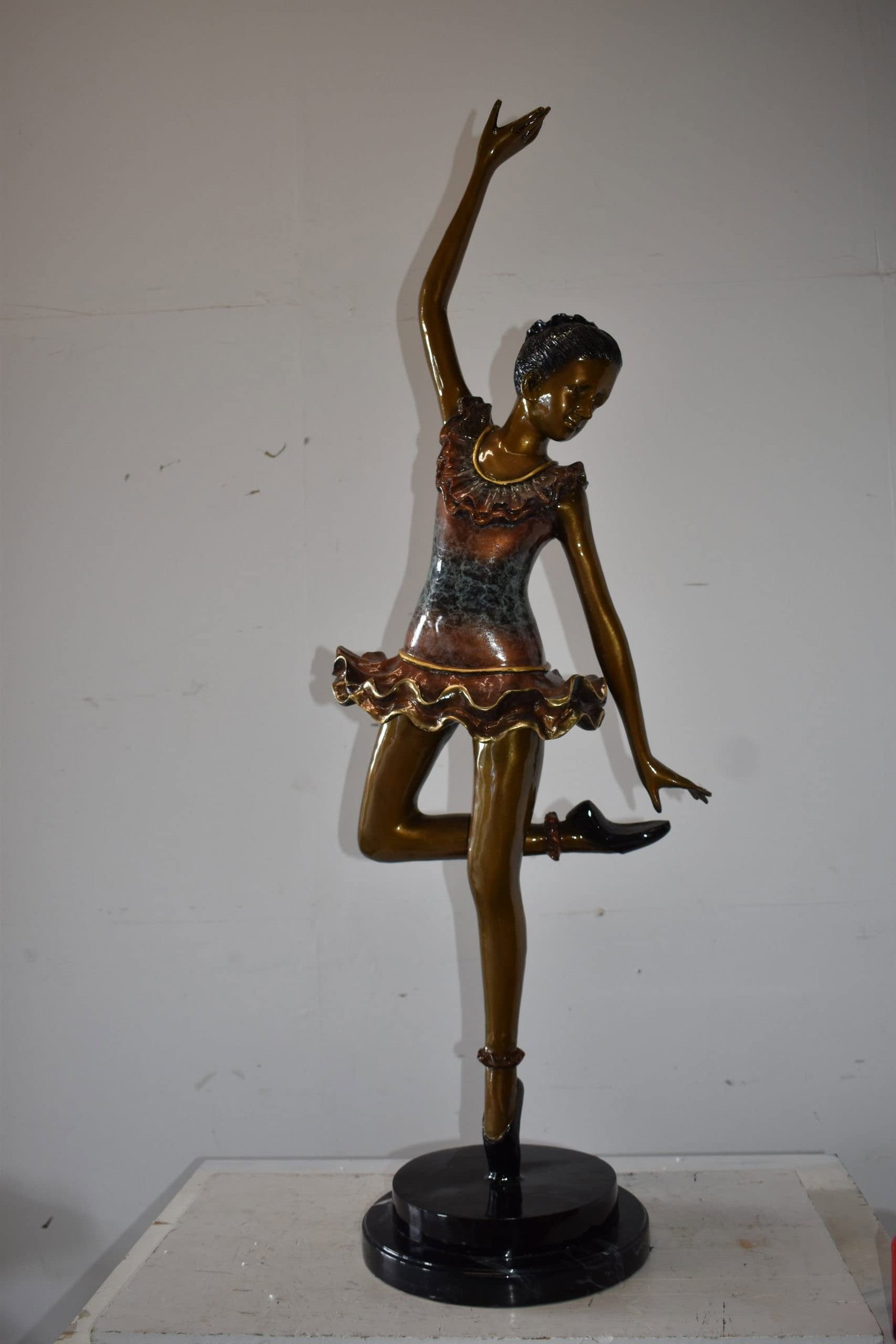 Ballet Dancer Ballerina on her Tippy Toes Bronze Statue - 4