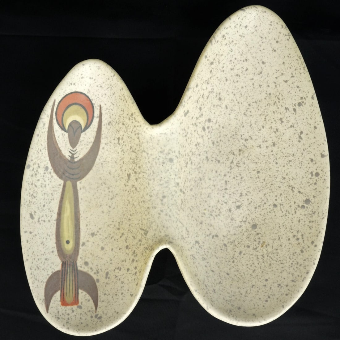 Mid Century Marc Bellaire (1925 - 1994) Abstract Tribal Boomerang Serving Dish 1950's: Title:Mid Century Marc Bellaire (1925 - 1994) Abstract Tribal Boomerang Serving Dish 1950's Size:9 3/8 in (23.8 cm) tall x 8 3/4 in (22.2 cm) wide x 1 1/4”(3.2 cm) deep. Description:A fun, very