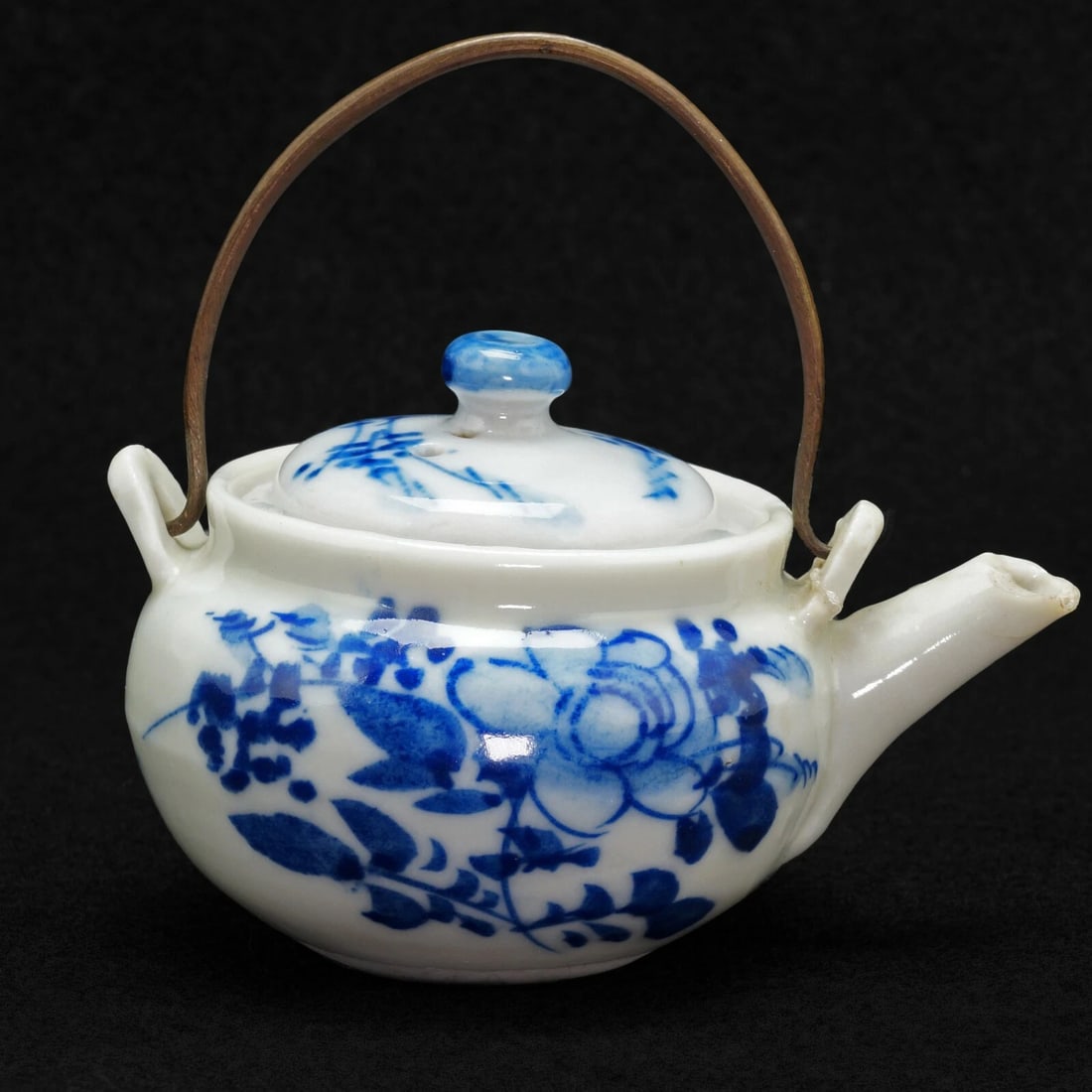 Miniature Japanese Porcelain Teapot with Bird Design Early 20th Century - 5