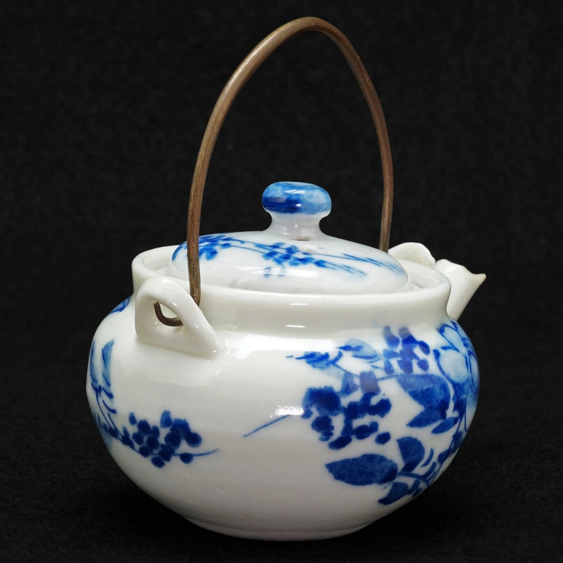 Miniature Japanese Porcelain Teapot with Bird Design Early 20th Century - 6