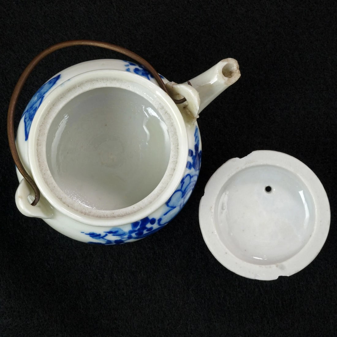 Miniature Japanese Porcelain Teapot with Bird Design Early 20th Century - 8