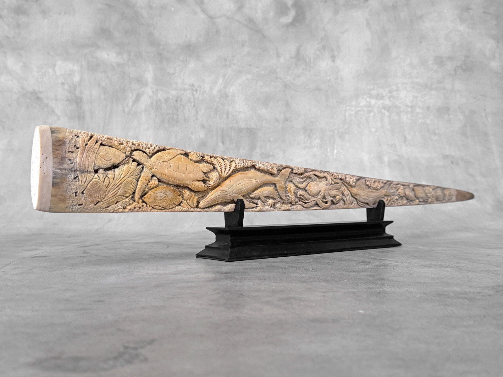 Beautiful engraved Swordfish rostrum - Marine motif - 4