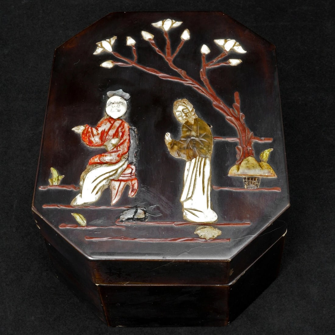 Chinese Lacquer Box with Inlays late 19th C - 2