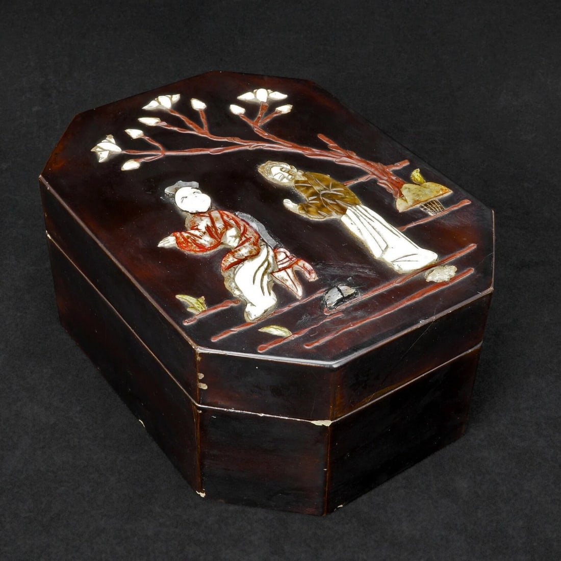 Chinese Lacquer Box with Inlays late 19th C - 3