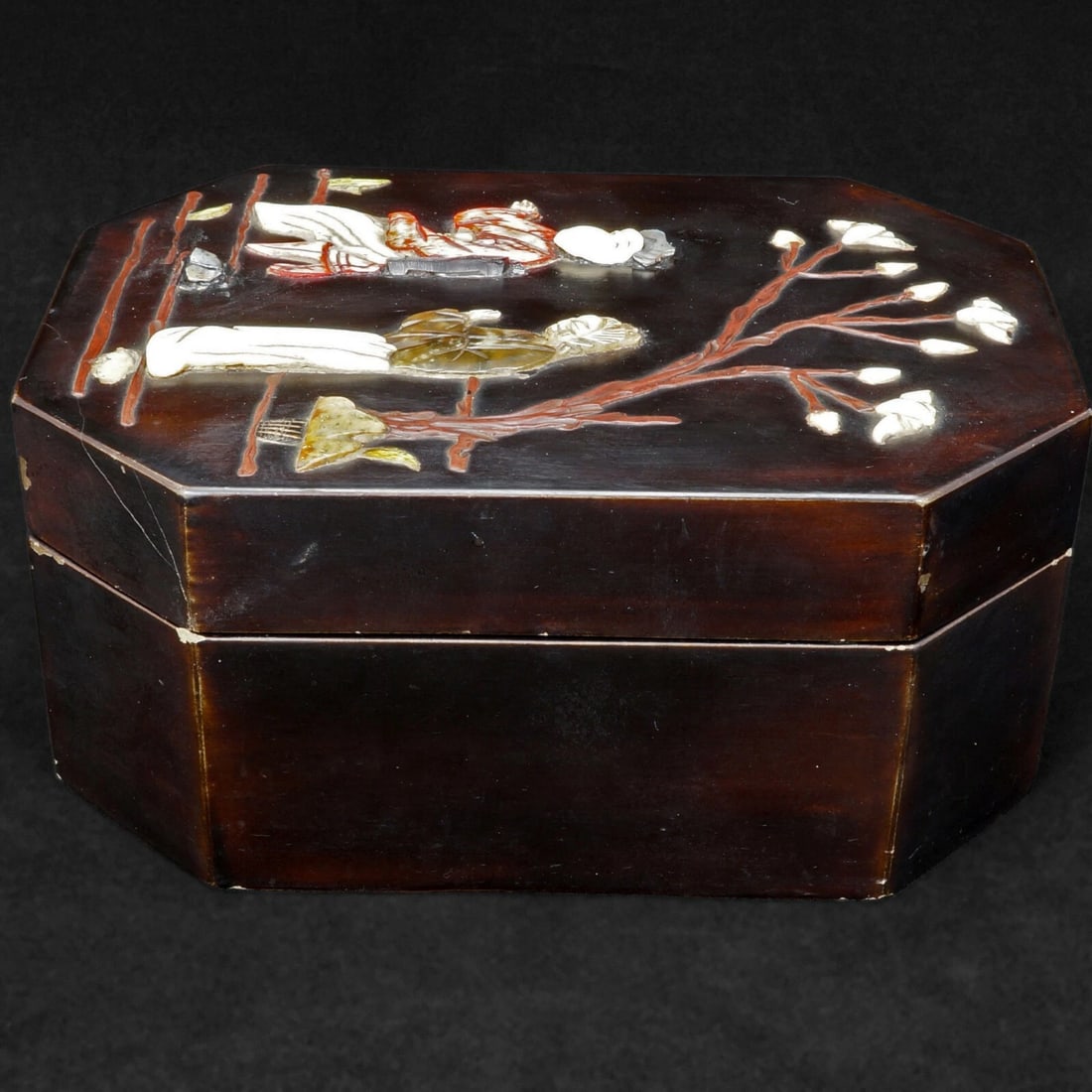 Chinese Lacquer Box with Inlays late 19th C - 5