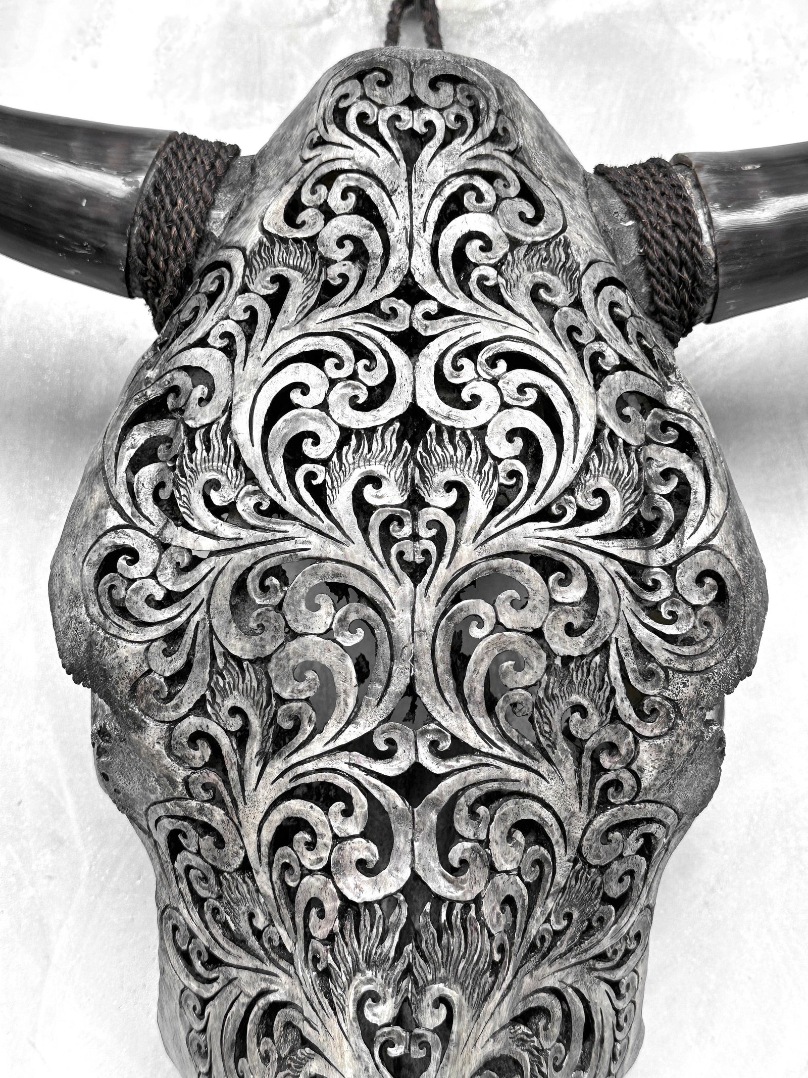 Grey bull's skull - Traditional Balinese motif - 3