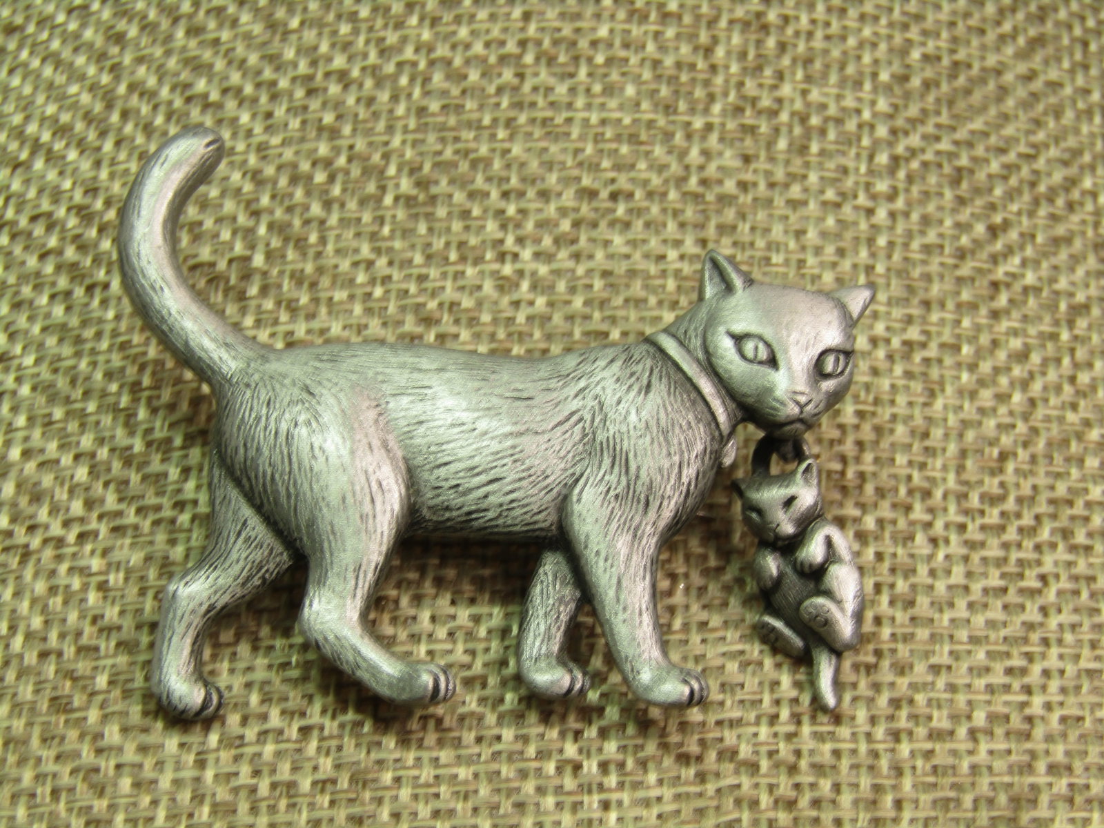 Vintage Mom Cat Carrying Kitten Brooch, Signed JJ, 1980's: Title: Vintage Mom Cat Carrying Kitten Brooch, Signed JJ, 1980's Description: Vintage Mom Cat Carrying Kitten Brooch, Signed JJ, 1980's. The brooch is pewter tone and matte finish with the mom cat wal