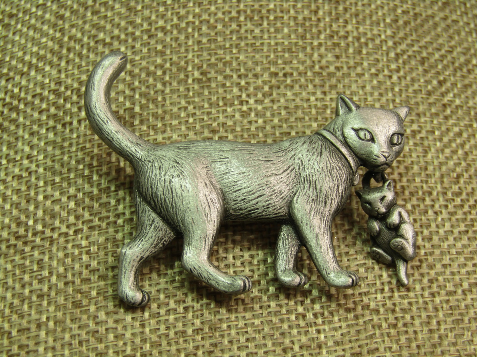 Vintage Mom Cat Carrying Kitten Brooch, Signed JJ, 1980's - 3