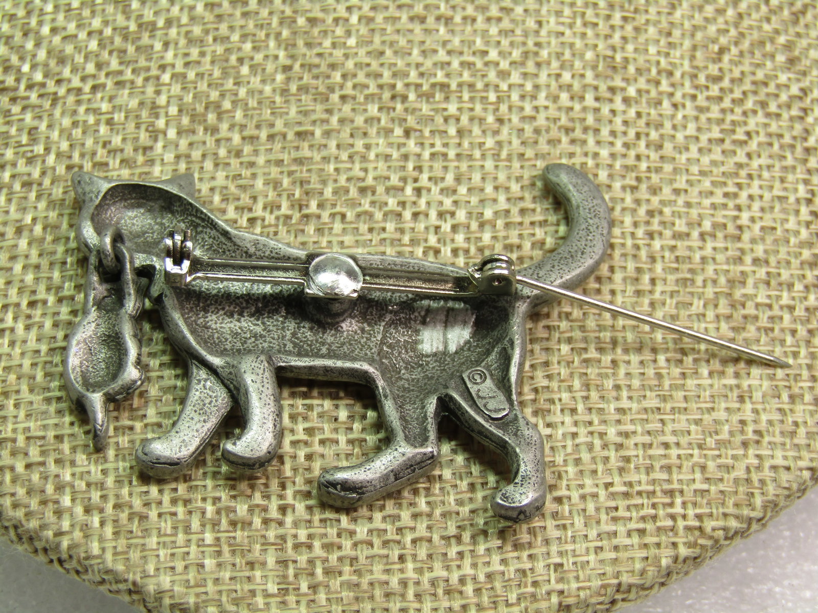 Vintage Mom Cat Carrying Kitten Brooch, Signed JJ, 1980's - 4