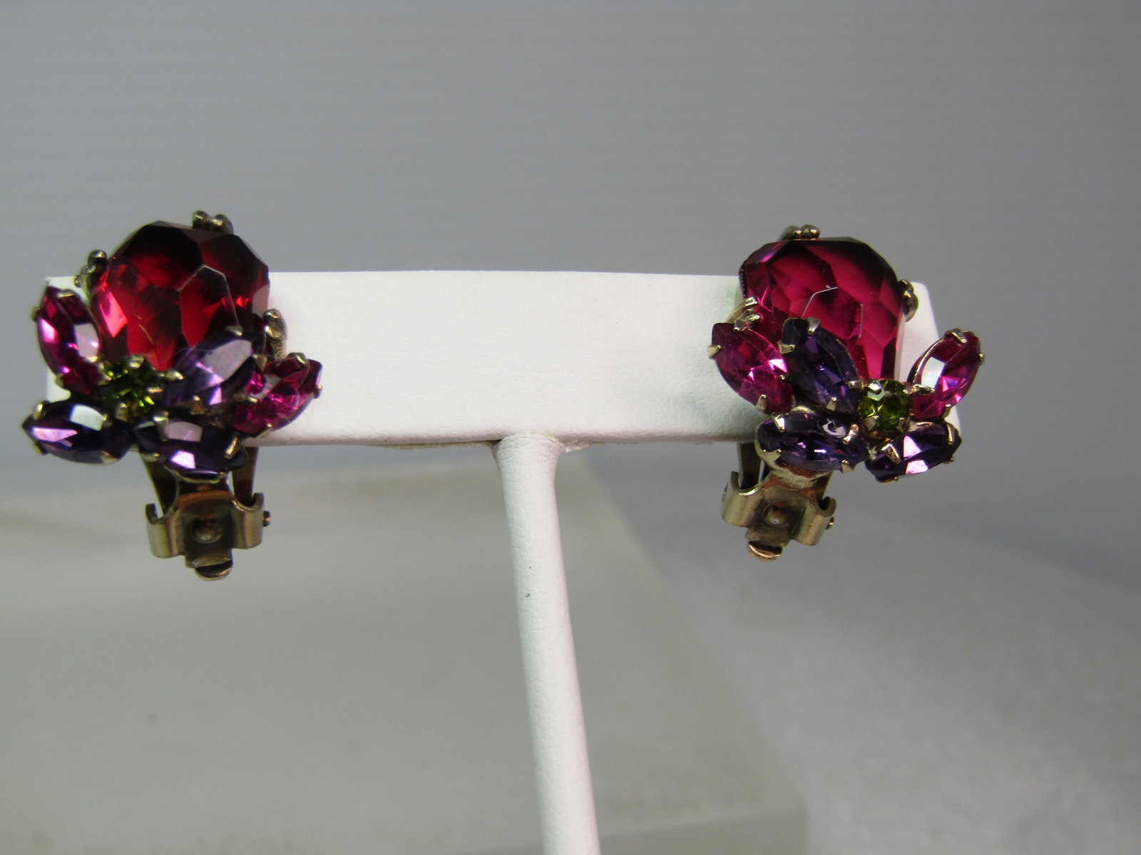 Vintage Weiss Red/Purple/Pink Rhinestone Earrings, Clip, Mid-Century - 2
