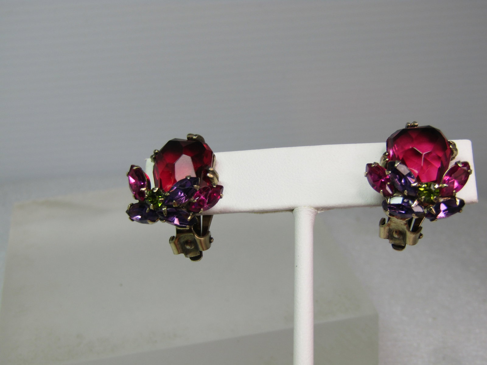 Vintage Weiss Red/Purple/Pink Rhinestone Earrings, Clip, Mid-Century - 3