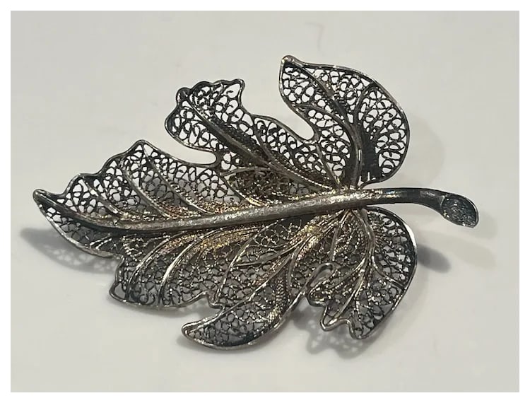 Vintage Sterling Silver Filigree Leaf Brooch from Portugal - 2