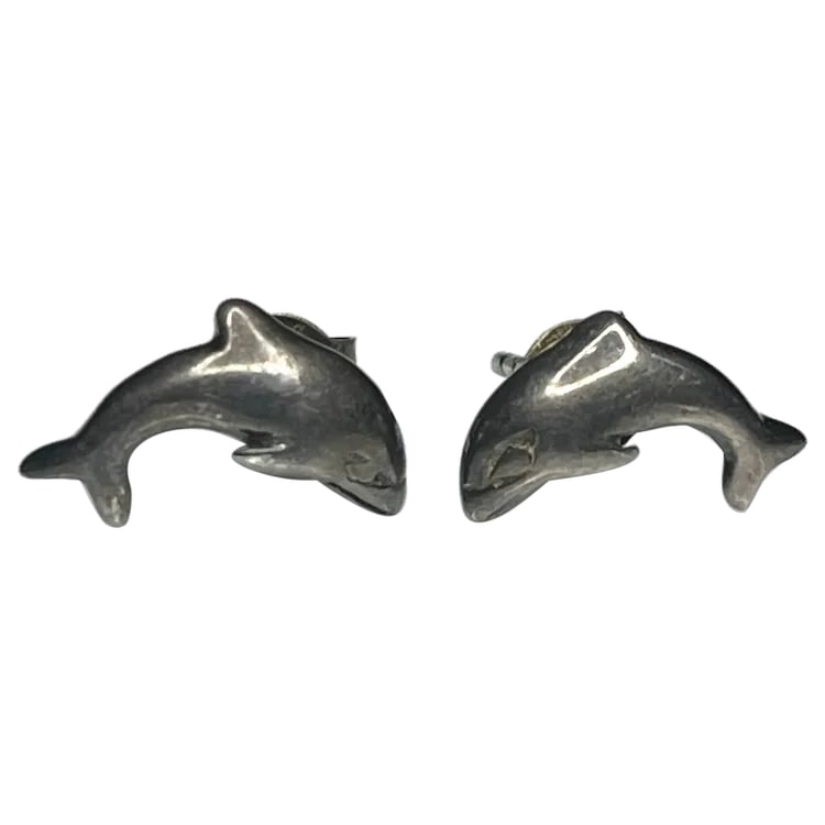 Vintage Sterling Silver Dolphin Studd Earrings: Title: Vintage Sterling Silver Dolphin Studd Earrings Description: Vintage Sterling Silver Dolphin Stud Earrings. Hallmarked 925 Sterling Silver. Pierced Earring . Weighs 1 grams. Measures Approx. .50