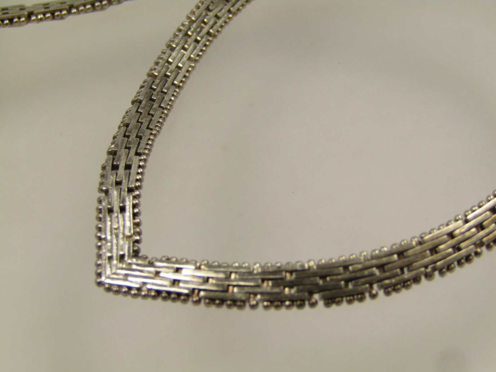 Vintage Sterling Basket Weave Necklace, V-Drop Front, Reversible, 16" and 5mm wide, 1980's. - 4