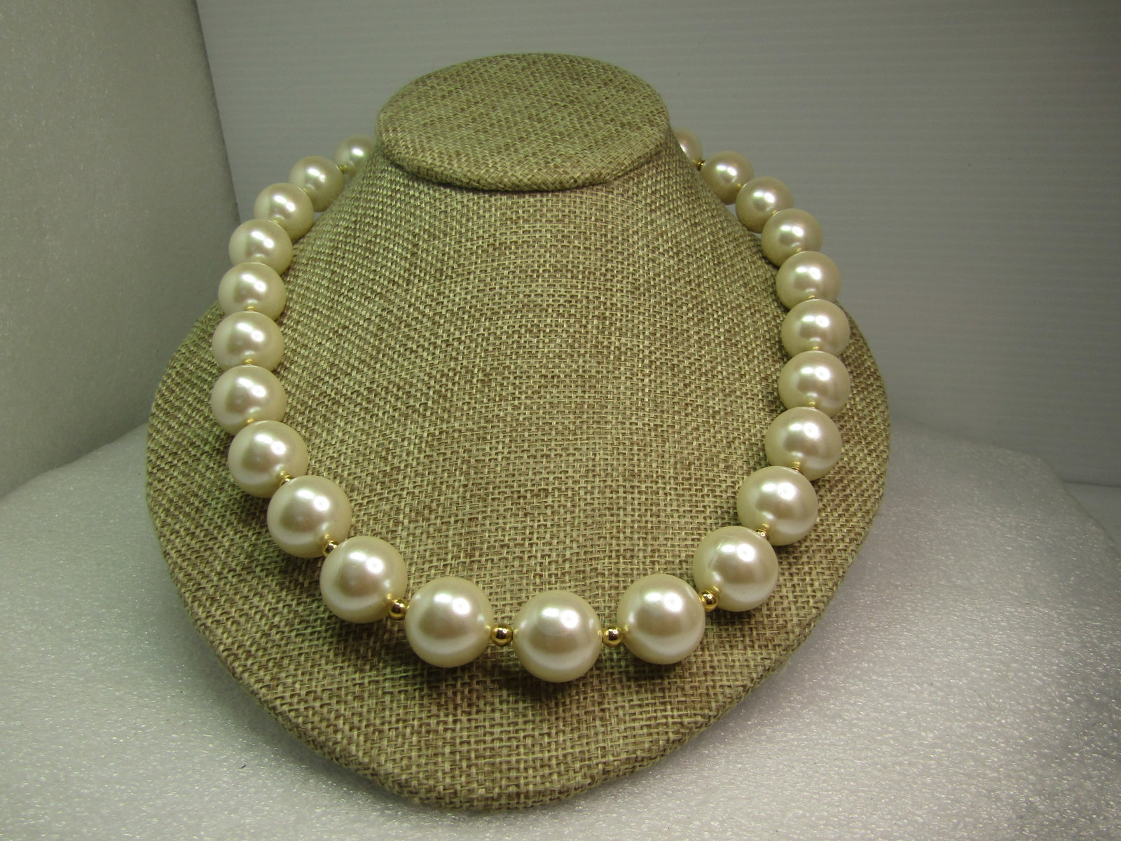 Vintage Napier Chunky Pearl Necklace, 20", 1980's: Title: Vintage Napier Chunky Pearl Necklace, 20", 1980's Description: Vintage Napier Chunky Pearl Necklace, 20", 1980's. The faux pearls are one size, appx. 15mm round with an appx. 3.5mm gold tone sp