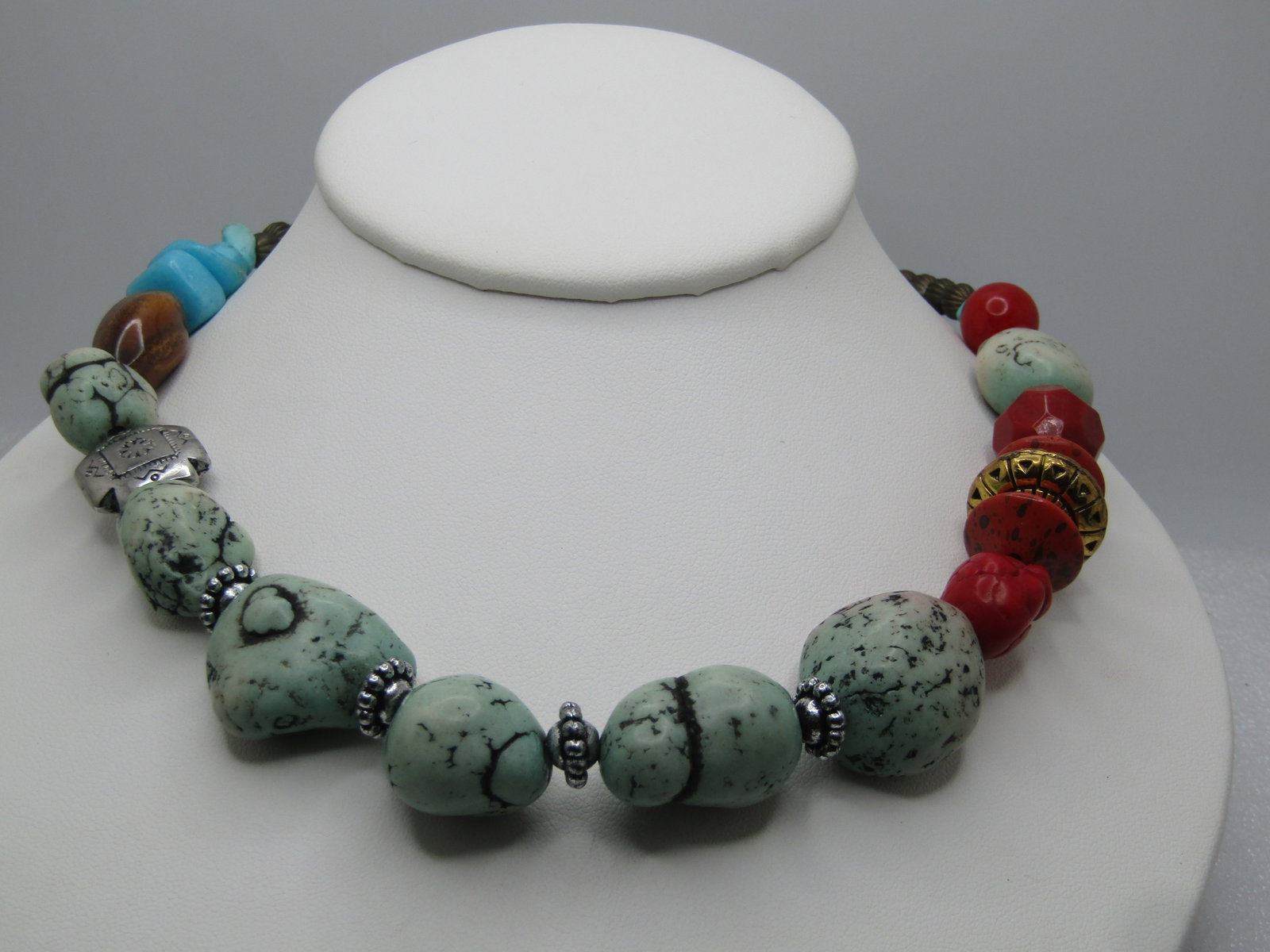 Vintage Faux Turquoise and Coral Necklace, Southwestern, 17-21", 1980's-1990's: Title: Vintage Faux Turquoise and Coral Necklace, Southwestern, 17-21", 1980's-1990's Description: Vintage Faux Turquoise and Coral Necklace, Southwestern, 17"-21", 1980's-1990's. This has faux turquo