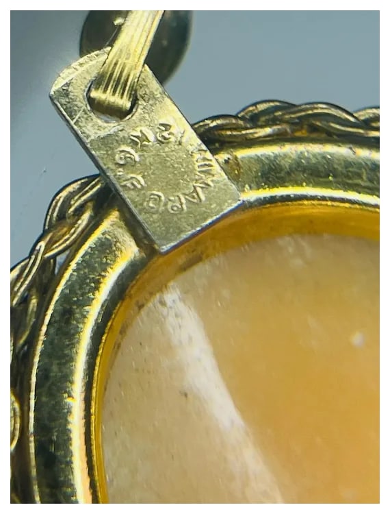 Vintage Left- Facing Winard 12k GF Shell Cameo Pendant - 9