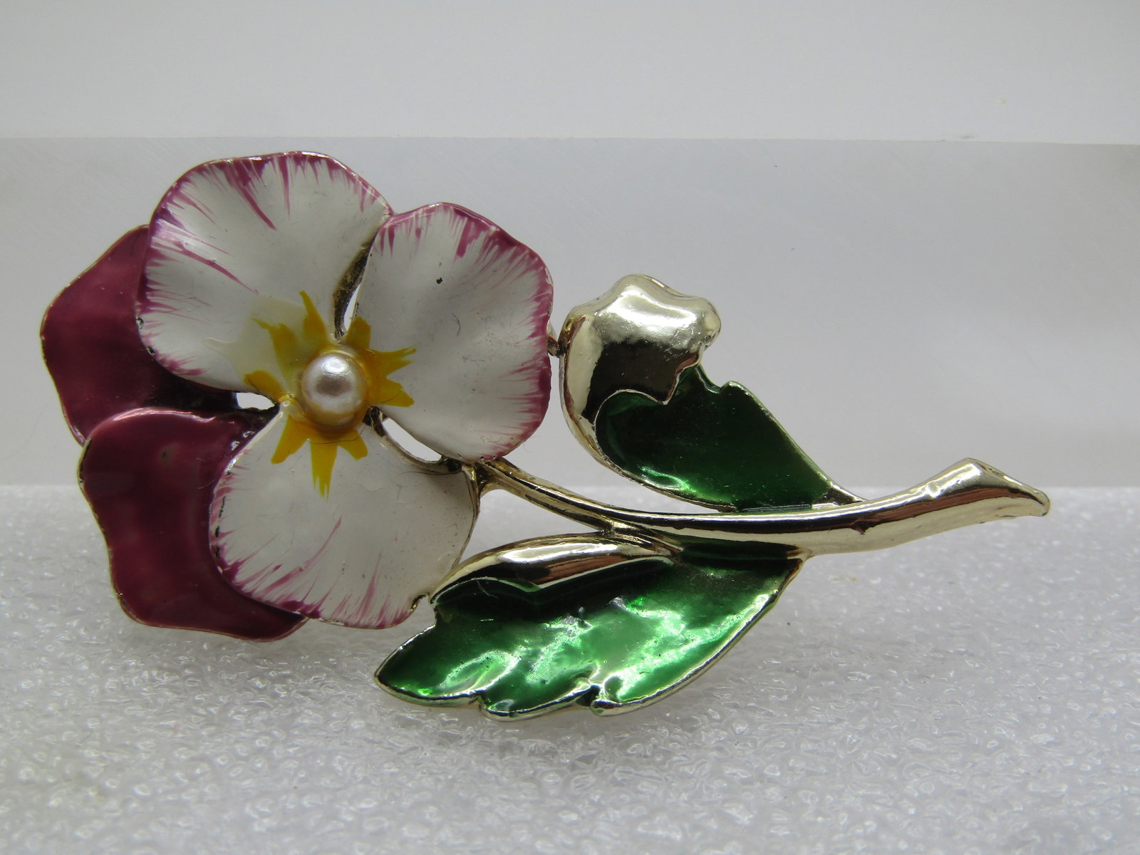 Vintage Enameled Painted Pansy Brooch, 1950's-1960's, Signed Gerry's.: Title: Vintage Enameled Painted Pansy Brooch, 1950's-1960's, Signed Gerry's. Description: Vintage Enameled Painted Pansy Brooch, 1950's-1960's. Signed Gerry's. The is gold tone and a complete stem