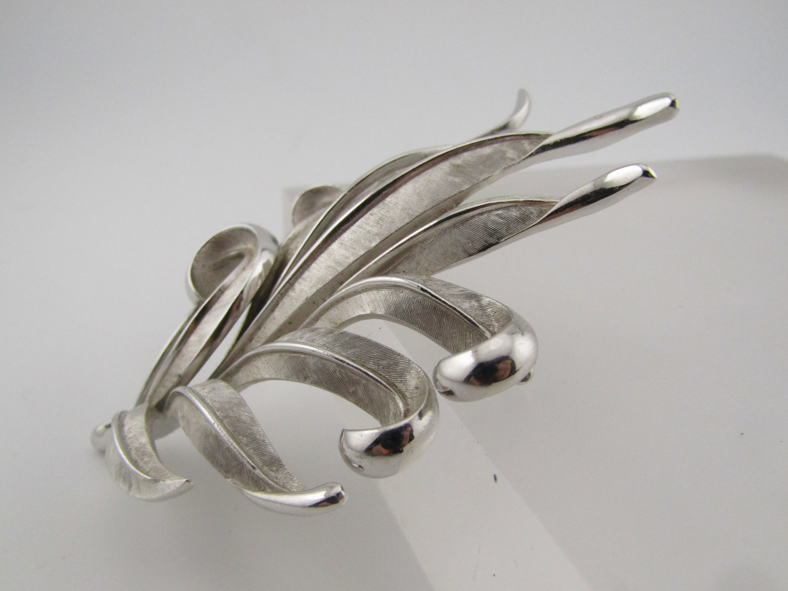 Vintage Stacked Tall Leaf Brooch, Crown Trifari, 1960's-1970's - 2