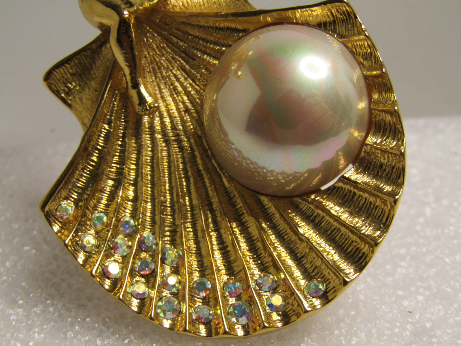 Vintage Whispering Angel Shell Brooch/Pendant, Kirk's Folly, Faux Pearl, 1980's - 7