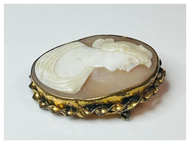 Large Vintage Shell Cameo Brooch/ Pin - 7