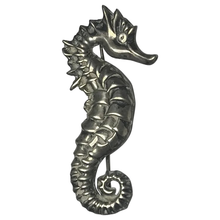 Vintage Sterling Silver Seahorse Brooch/ Pin: Title: Vintage Sterling Silver Seahorse Brooch/ Pin Description: Vintage Sterling Silver Seahorse Brooch/ Pin. Sterling Silver. Weighs 22 grams. Measures Approx. 1.75 x 1 inch Date/Period: Vintage