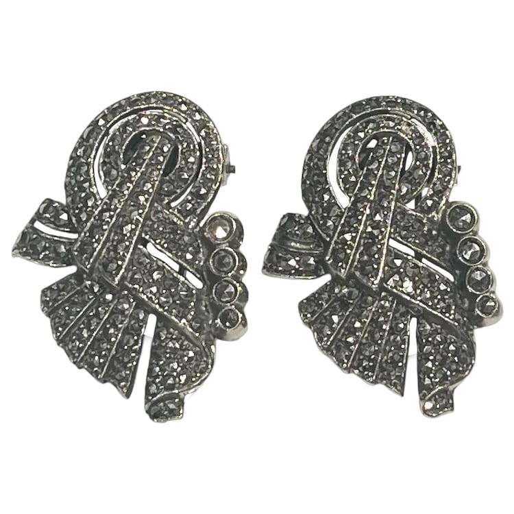 Vintage Art Deco Silver and Marcasite Collar/ Shoe Clip Set: Title: Vintage Art Deco Silver and Marcasite Collar/ Shoe Clip Set Description: Vintage Art Deco Silver and Marcasite Collar/ Shoe Clip Set. Hallmarked: 935 IND AR. Weighs 25.8 grams. Measures Approx.