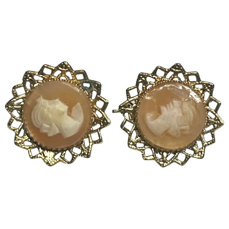 Vintage Gold Tone Cameo Costume Earrings: Title: Vintage Gold Tone Cameo Costume Earrings Description: Vintage Gold Tone Cameo Costume Earrings. No Hallmark Seen. Costume Jewelry, Pierced Closure. Weighs 2.5 grams. Measures Approx. 2 inch cir