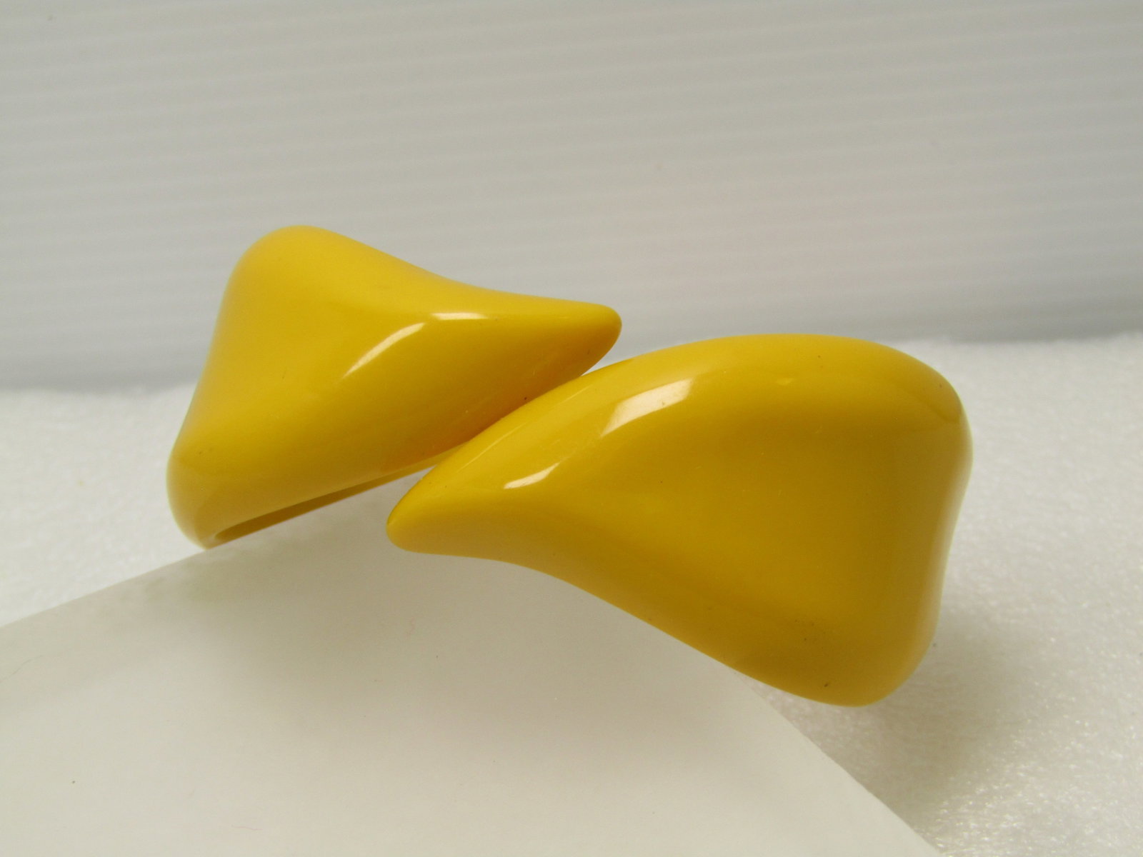 Vintage Yellow Acrylic Hinged Clamper Bracelet, 1950's-1960's, 7" - 3